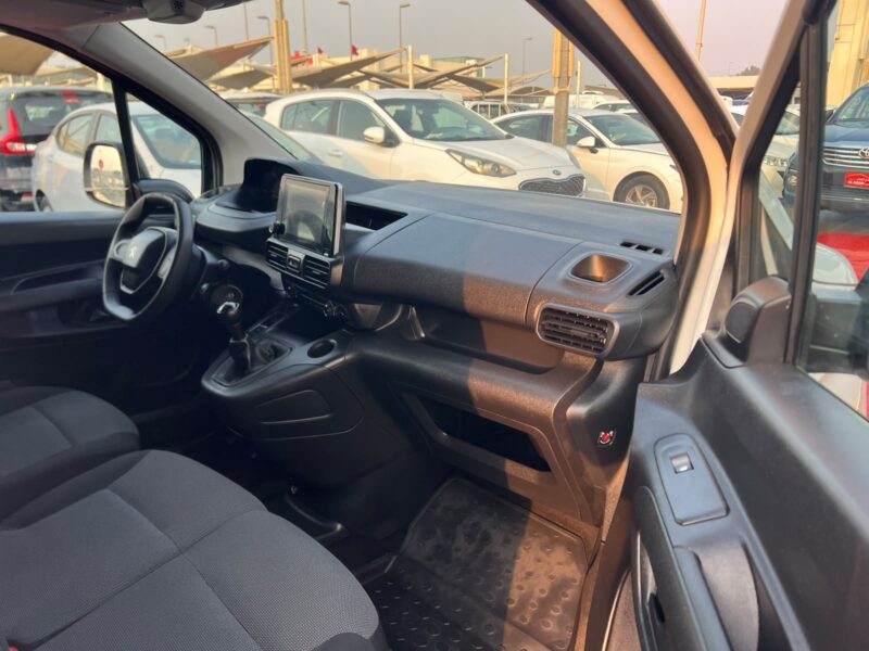 2023 Peugeot Partner 1.6 Litres 4 Cylinders Petrol Engine Manual White Grey Van GCC Specs