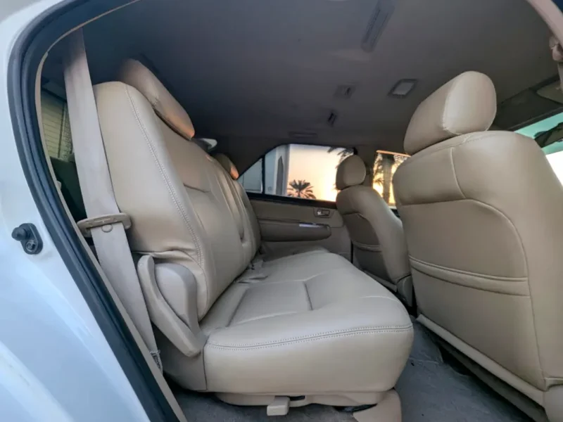 2015 Toyota Fortuner EXR 2.7 Litres 4-Cylinder Petrol Engine White Beige SUV GCC Specs