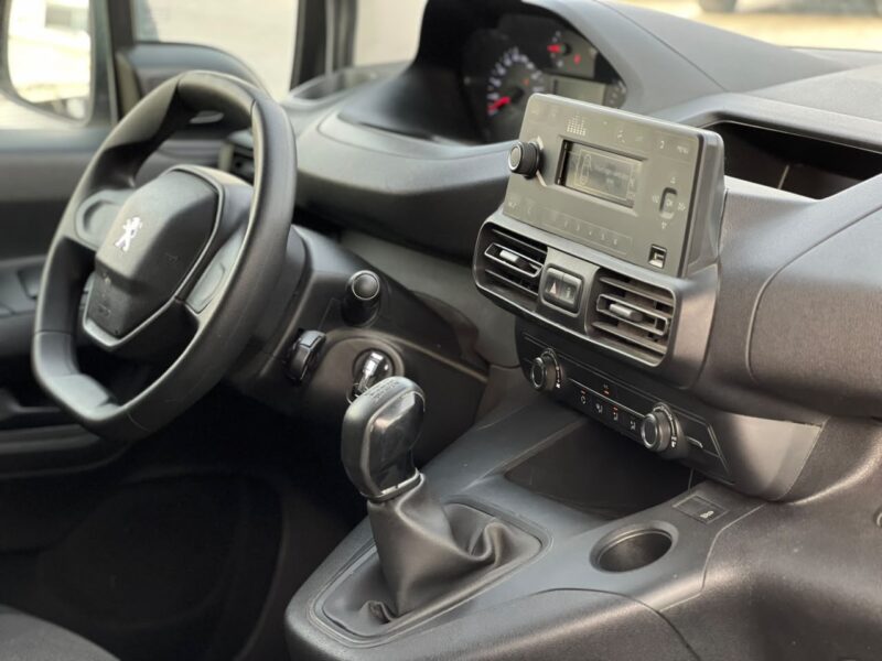 2023 Peugeot Partner 1.6 Litres 4 Cylinders Diesel Engine Manual White Grey Van GCC Specs