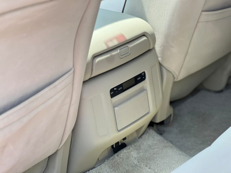 2016 Nissan Patrol LE 5.6 Litres V8 Petrol Engine Silver Beige SUV GCC Specs Clean Condition