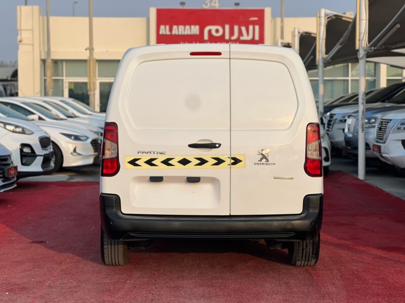 2023 Peugeot Partner 1.6 Litres 4 Cylinders Petrol Engine Manual White Grey Van GCC Specs