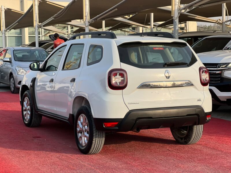 2023 Renault Duster 2.0 Litres V4 Petrol Engine White Beige SUV GCC Specs 4WD Automatic