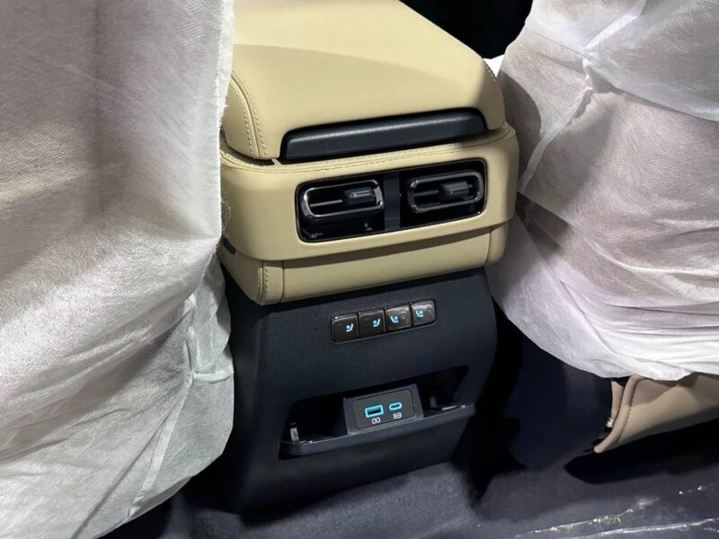 2025 BYD LEOPARD 5 1.5 Lites 4 Cylinders Hybrid Engine Silver Beige SUV Chinese Specs