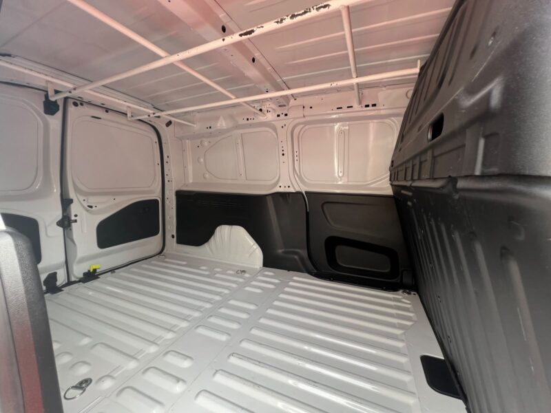 2023 Peaugeot Partner 1.6 Litres 4 Cylinders Diesel Engine White Grey Van Manual GCC Specs