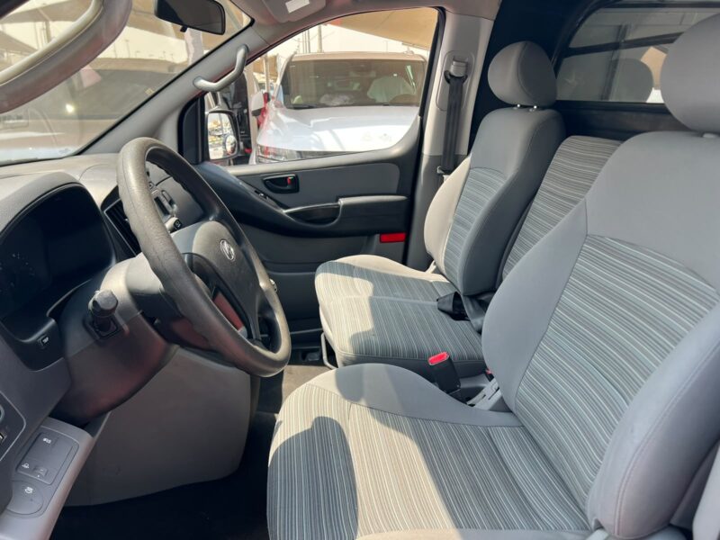 2021 Hyundai H1 3 Seats Manual 2.4L 4 Cylinders Petrol Engine White Grey Van GCC Specs