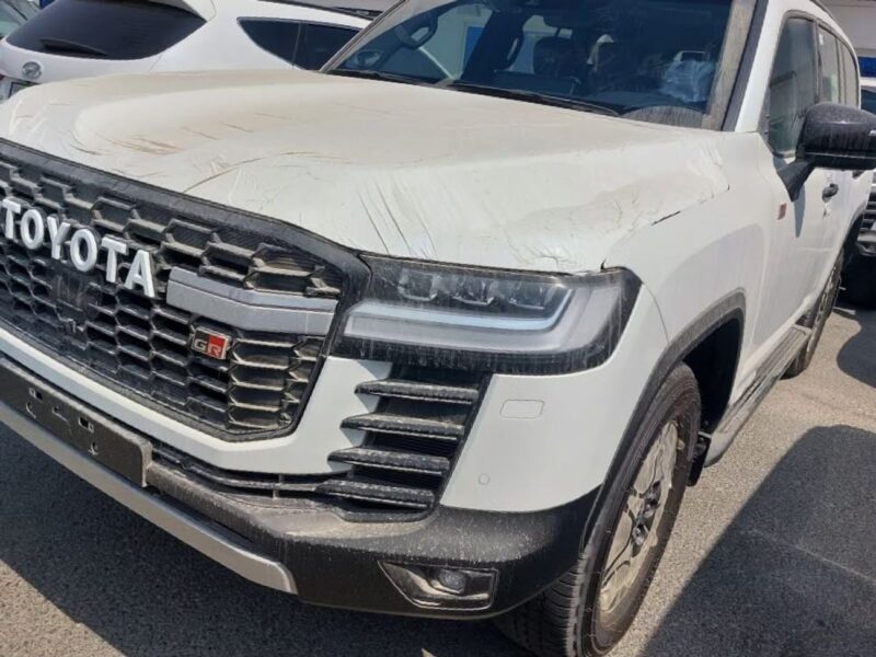 2024 Toyota Land Cruiser GR Sport 3.3L twin-turbo 6 Cylinders Diesel Engine White Red SUV GCC