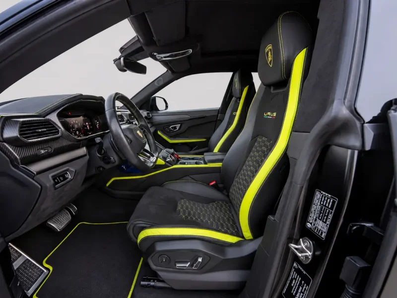 2022 Lamborghini Urus Pearl Capsule 4.0L V8 Twin-Turbo Petrol Engine Black SUV GCC Specs
