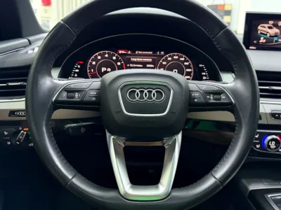 2019 Audi Q7 55 TFSI quattro S 3.0L Turbocharged V6 Petrol Engine Black Brown SUV GCC
