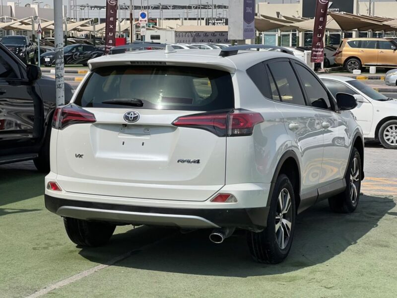 2017 Toyota RAV 4 VX 2.5 Litres 4 Cylinders Petrol Engine White Brown SUV GCC Specs