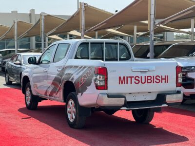 2020 Mitsubishi L200 2.4 Litres 4 Cylinders Petrol Engine Silver Grey Pickup Truck Manual