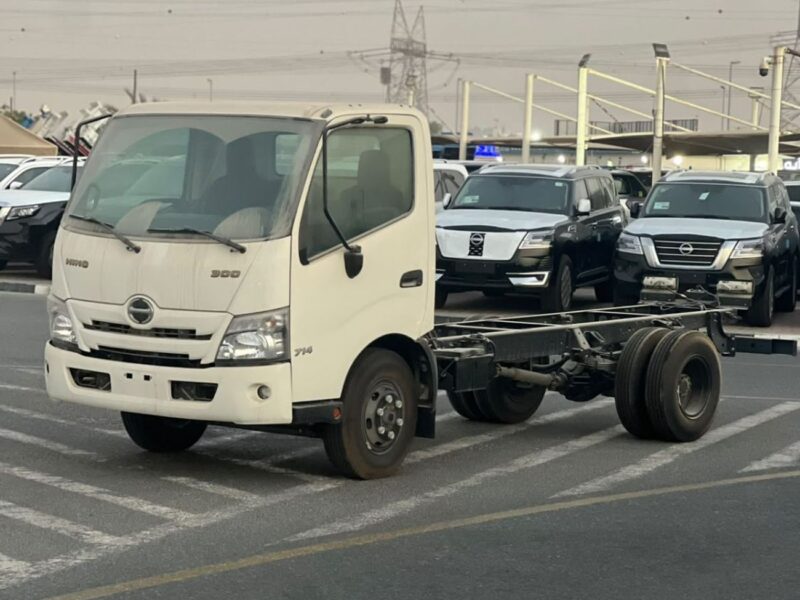 2024 Hino 300 714 4.0-Liter 4-Cylinder Turbo-Diesel Engine White Black Truck GCC