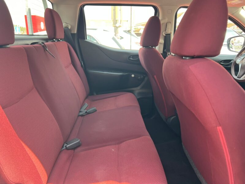 2020 Nissan Navara 4X2 2.5 Litres 4 Cylinders Petrol Engine White Red Pickup Truck Automatic