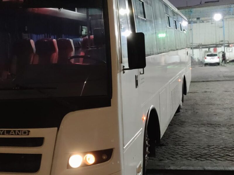2017 Ashok Leyland 56 Seats 5.8 Litres 4 Cylinders Diesel Engine White Blue Bus Manual GCC