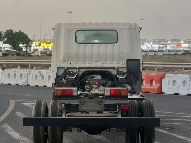 2024 Hino 300 714 4.0-Liter 4-Cylinder Turbo-Diesel Engine White Black Truck GCC