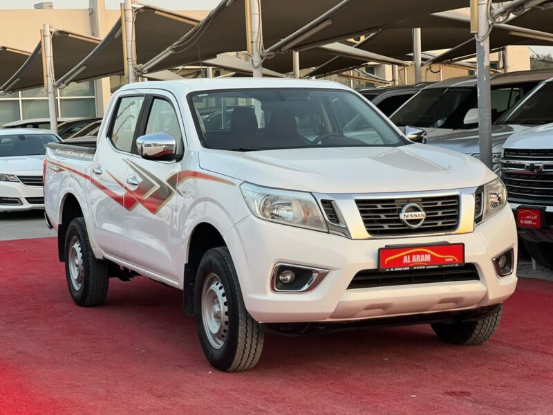 2020 Nissan Navara 4X4 2.5L 4 Cylinders Petrol Engine White Red Pickup Truck Automatic