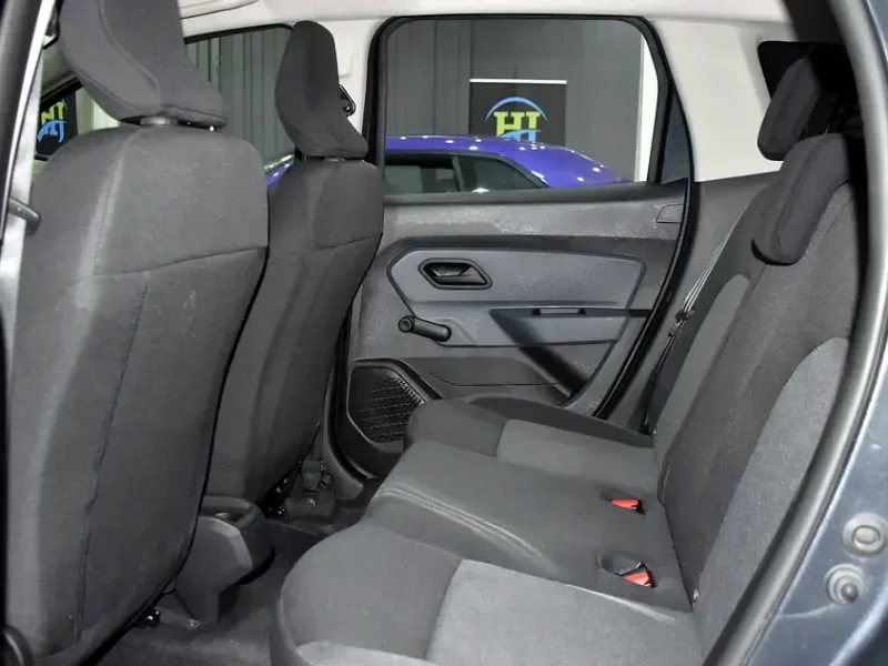 2025 Renault Duster Comfort 4 Cylinders Petrol Engine Grey Black SUV GCC Specs