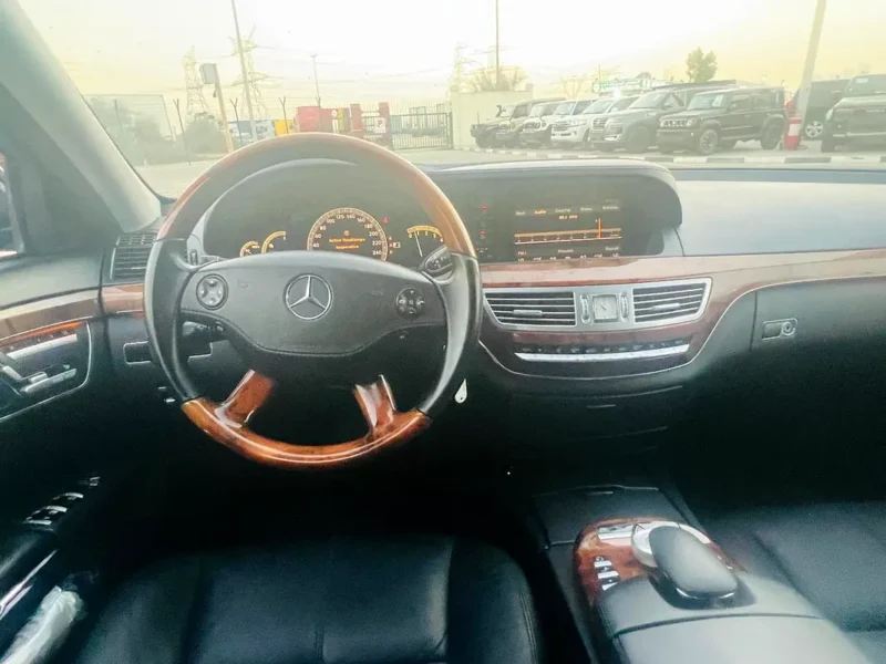 2009 Mercedes-Benz S-Class S 550 8 Cylinders Petrol Engine Black Sedan Japanese Specs