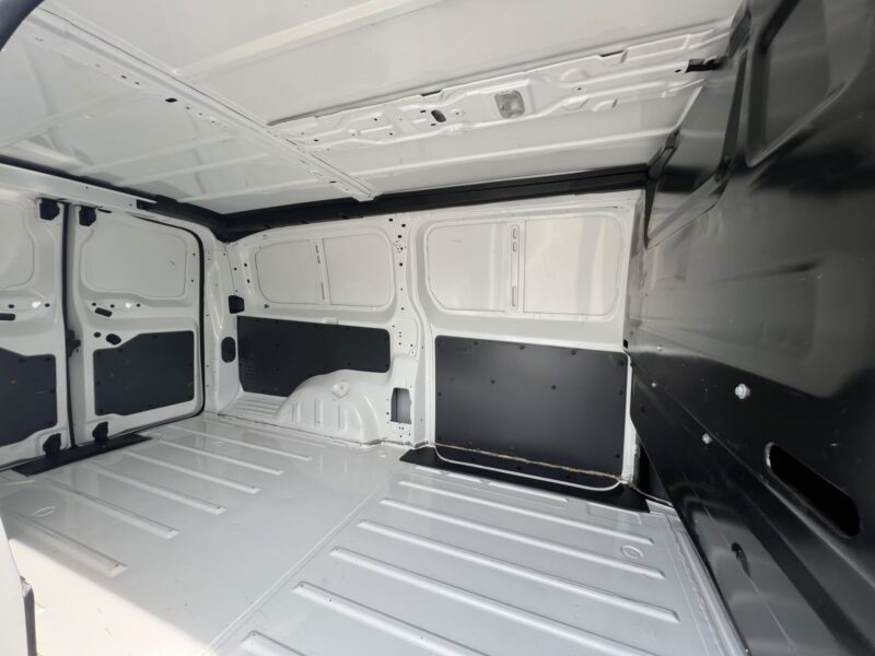 2023 Peugeot Expert Automatic 2.0 Litres 4 Cylinders Diesel Engine White Grey Van GCC
