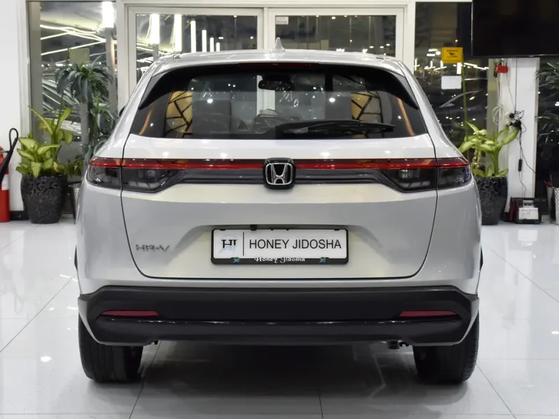 2025 Honda HR-V DX 1.5 Litres 4 Cylinders Petrol Engine Silver Black Crossover GCC Specs