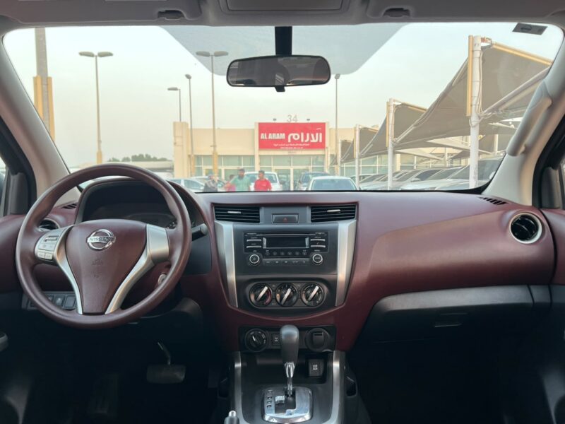 2020 Nissan Navara 4X4 2.5L 4 Cylinders Petrol Engine White Red Pickup Truck Automatic