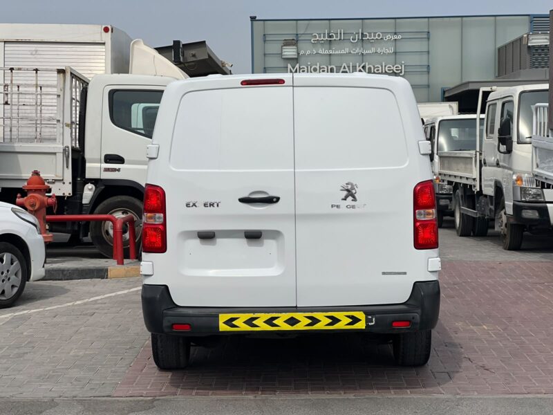 2023 Peugeot Expert Automatic 2.0 Litres 4 Cylinders Diesel Engine White Grey Van GCC